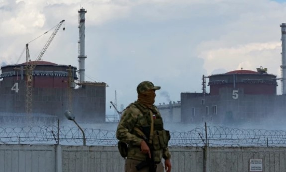 Предполагаем руски обстрел принуди един от двата работещи реактора в